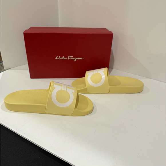 Salvatore Ferragamo Groovy Yellow Women Slides Sz 10 NEW - Picture 4 of 6